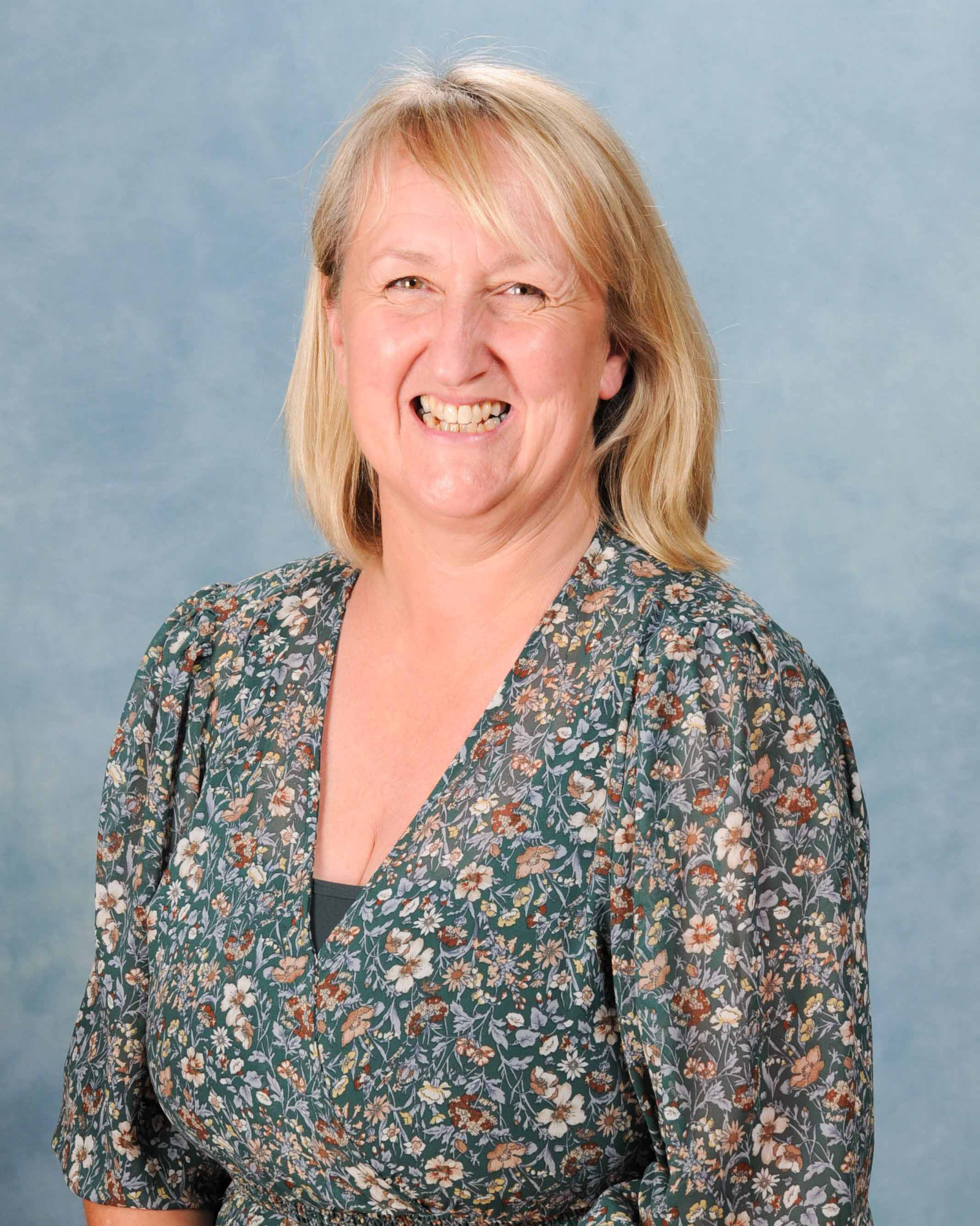 Photo of Mrs Lisa Hitchen